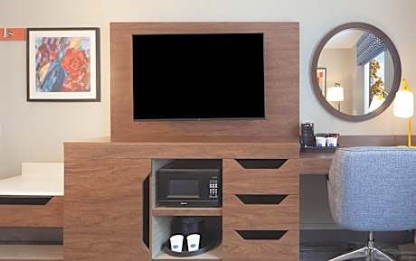 Deluxe King Room - Non-Smoking