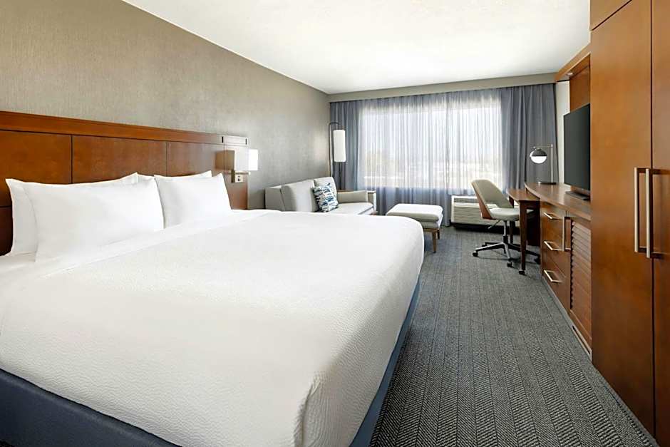 Courtyard by Marriott Los Angeles Woodland Hills