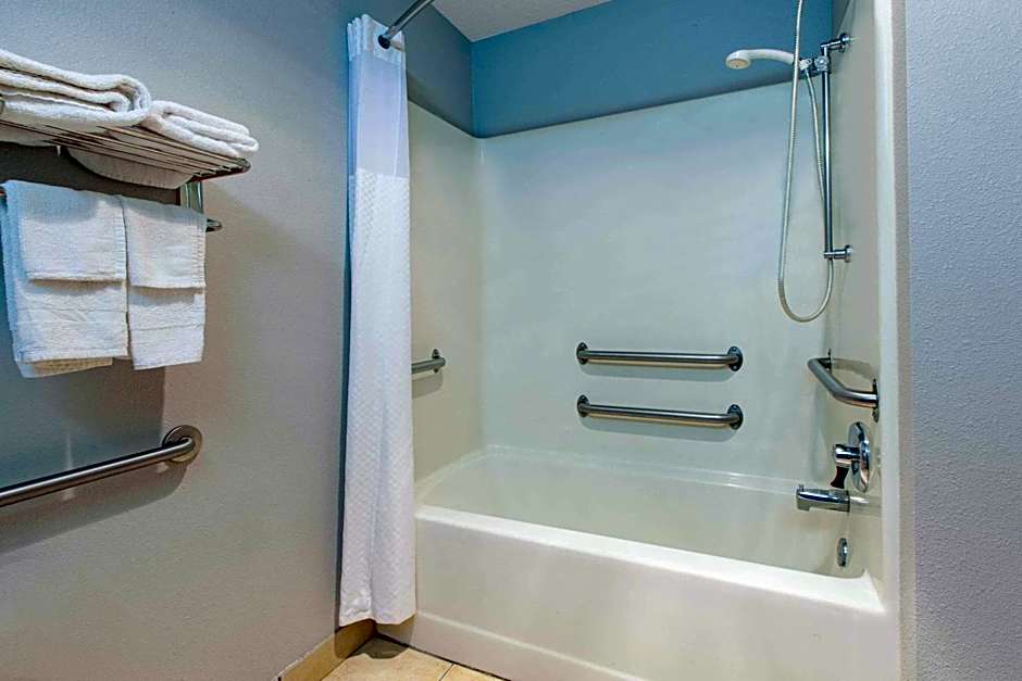 Microtel Inn & Suites by Wyndham Pittsburgh Airport