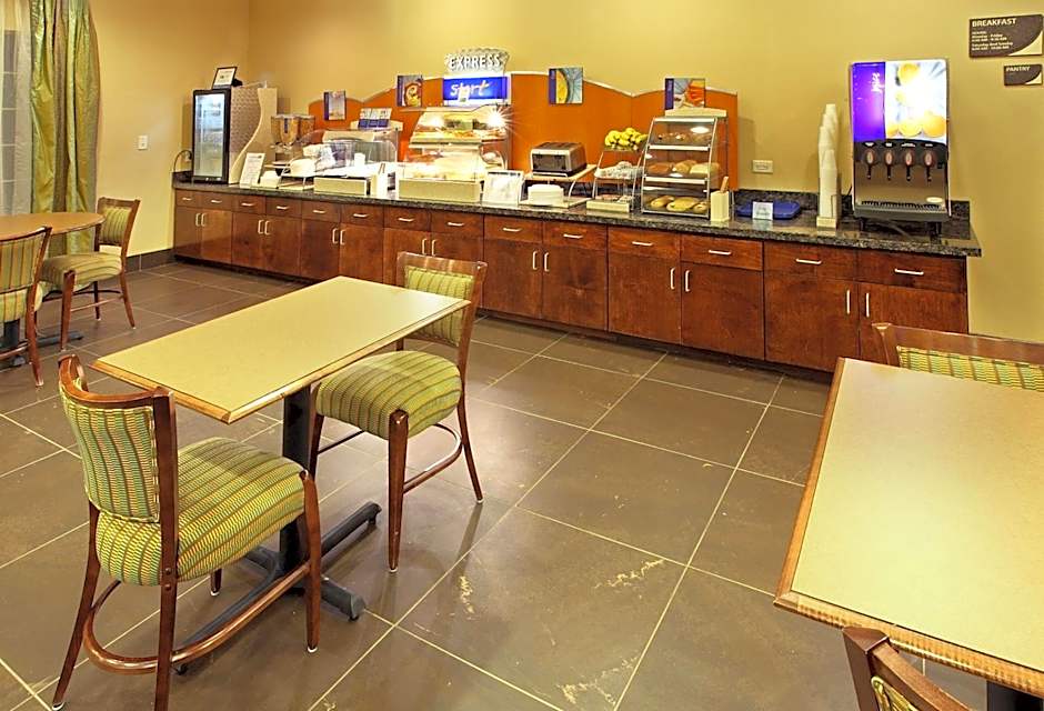 Holiday Inn Express Hotel & Suites Carthage By IHG