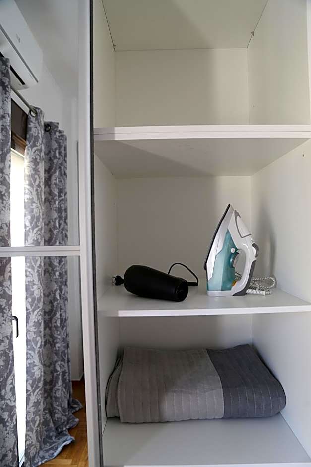 Nicholas Point Apartments and Rooms