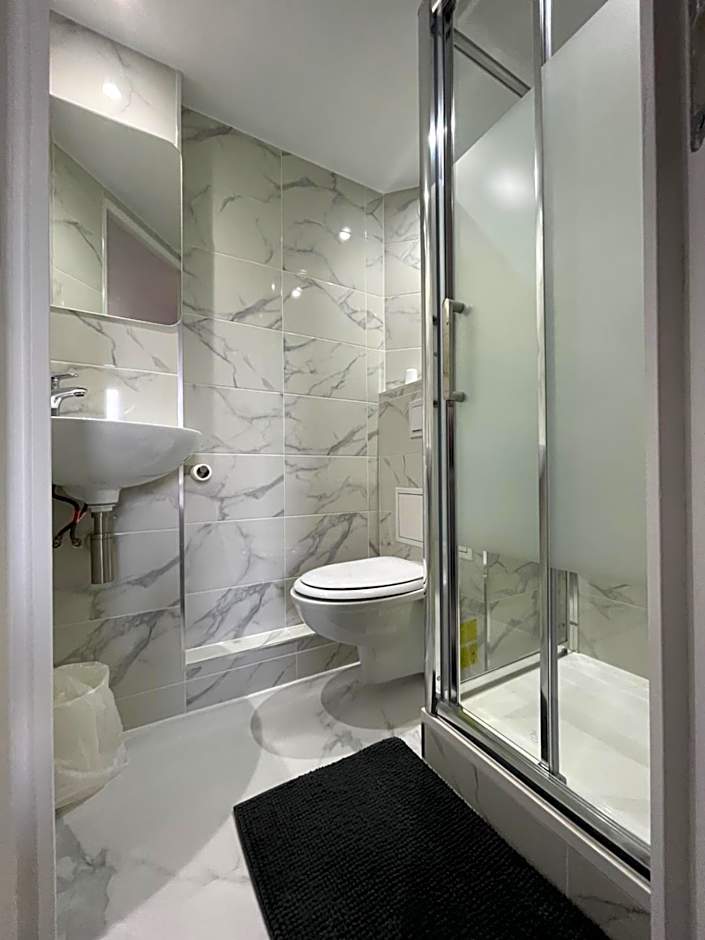 Fasthotel Roissy - Saint-Witz