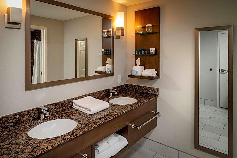 Delta Hotels Huntington Mall