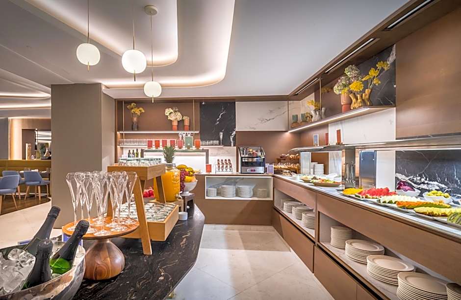 Barcelo Emperatriz Hotel