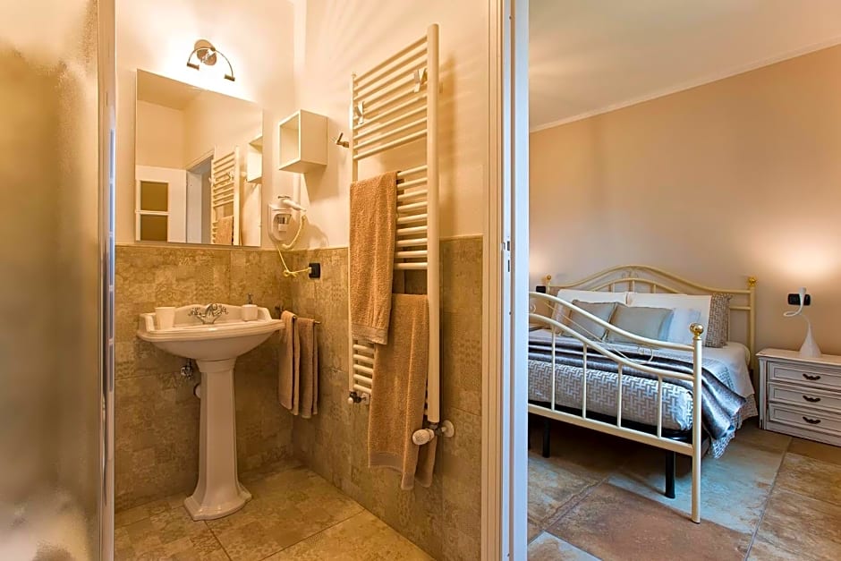 Villa Malvasio Pool and Jacuzzi Room Sassari