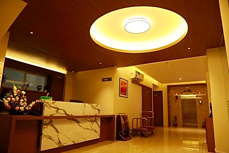 Hotel Picnic, Manjeri