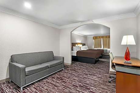 Queen Suite with Two Queen Beds with Sofa Bed and Roll-In Shower - Disability Access/Non-Smoking