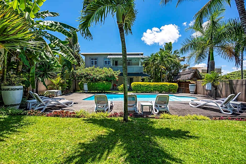 Kisana Residence - Studio with spacious balcony shared pool garden