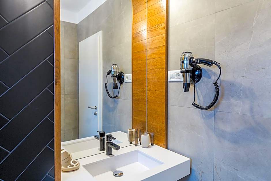 UpperHouse Suites & More