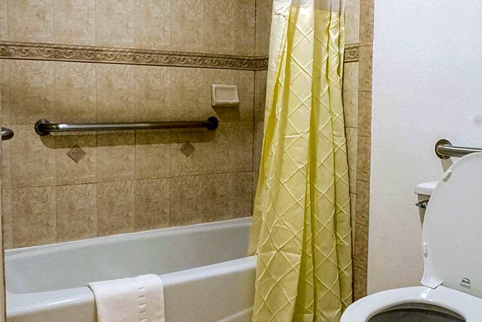 Rodeway Inn & Suites Colton-Riverside
