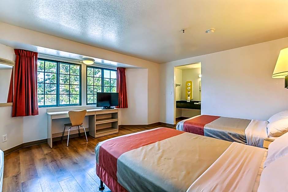Motel 6-Pinole, CA