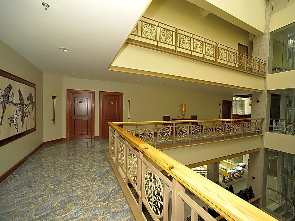 Paragon Hotel And Suites