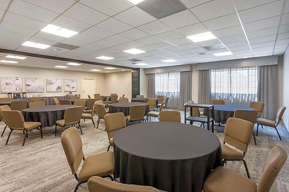 Best Western PLUS Cotton Tree Inn