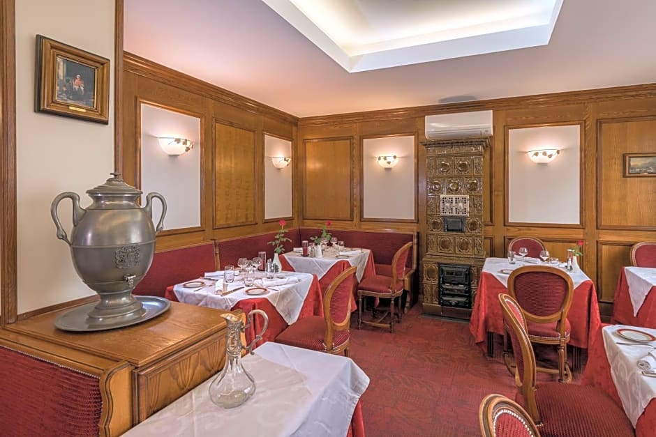Logis Hostellerie Motel Au Bois Le Sire