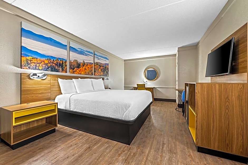 Days Inn by Wyndham Birmingham/West