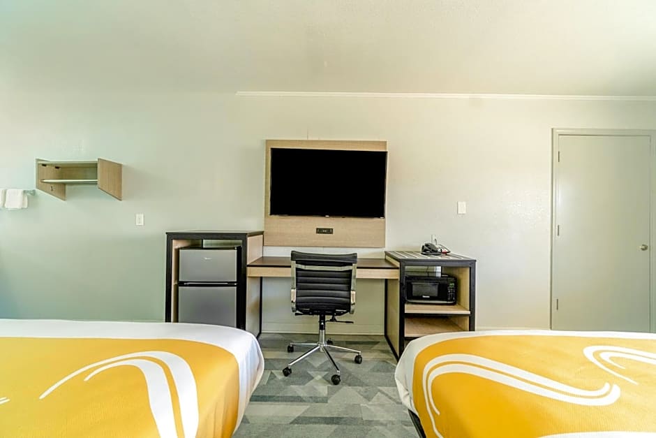 Pleasanton Executive Inn By OYO