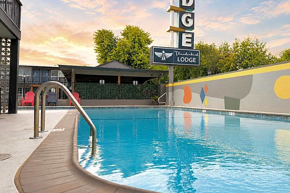Thunderbird Lodge