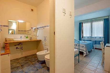 Triple Room with Private Bathroom