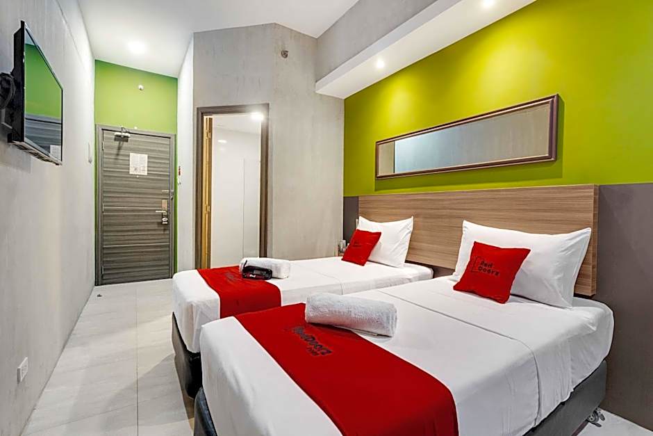 RedDoorz Plus @ Jones Avenue Cebu