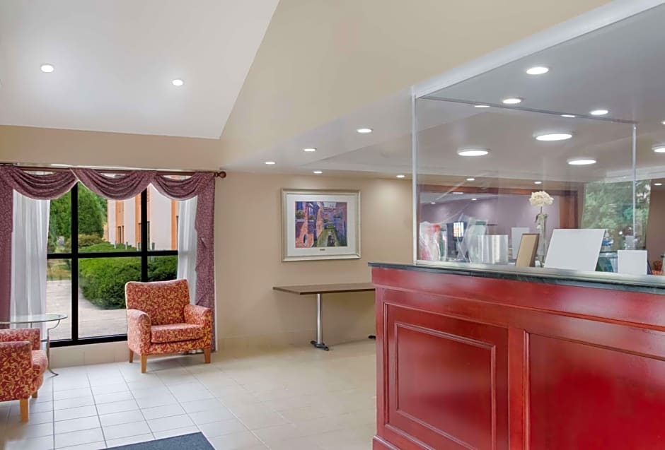 All Seasons Inn & Suites