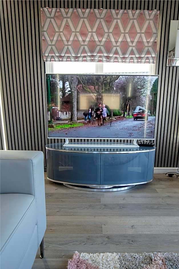 Tattershall VIP Retreat - Hot tub, stunning lakeside views, newly refurbished to an amazing 5 star standard