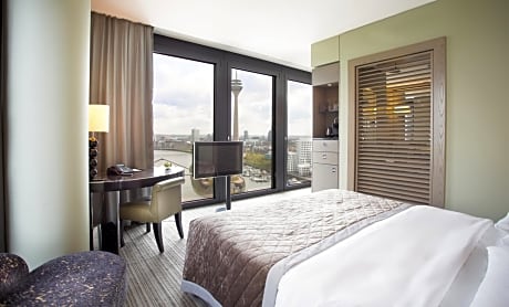 Deluxe King Room with Harbor View - Club Access