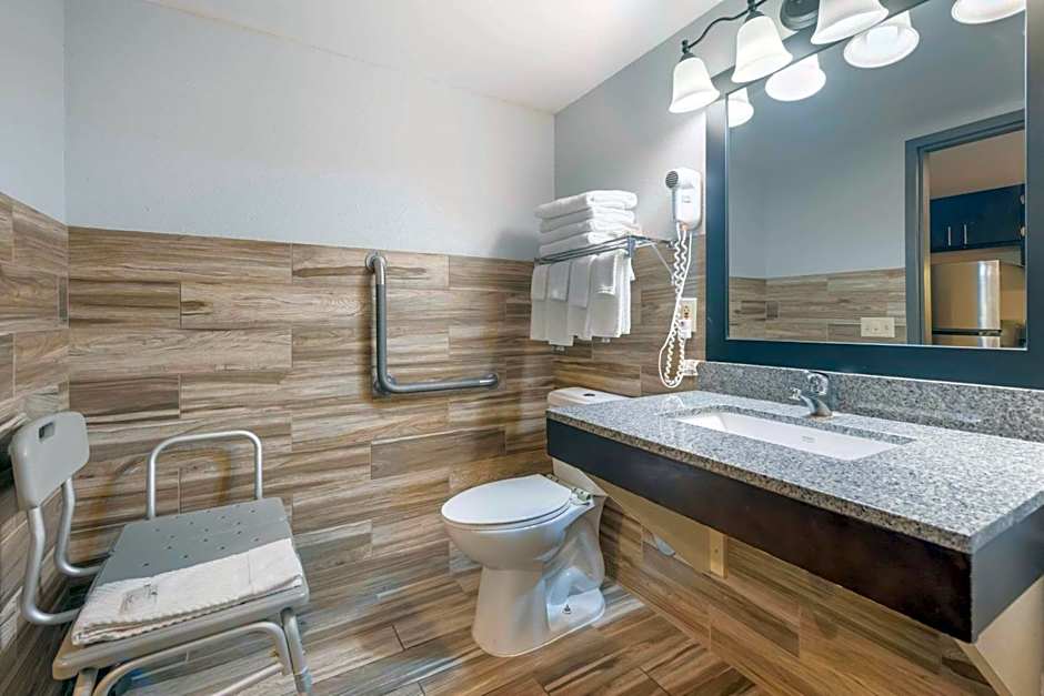 Quality Inn And Suites Rochester