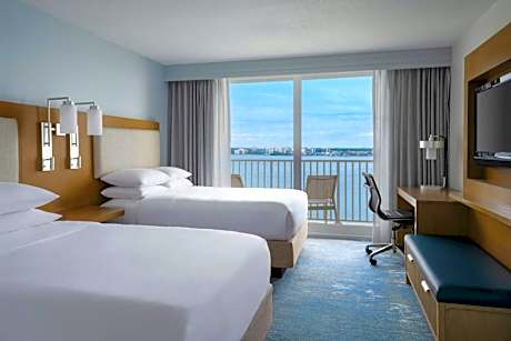1 Bedroom 2 room Suite, 2 Double, Sofa Bed, Waterfront View, Balcony
