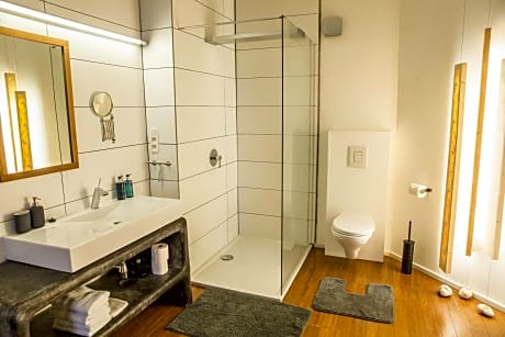 Queen Room with Spa Bath