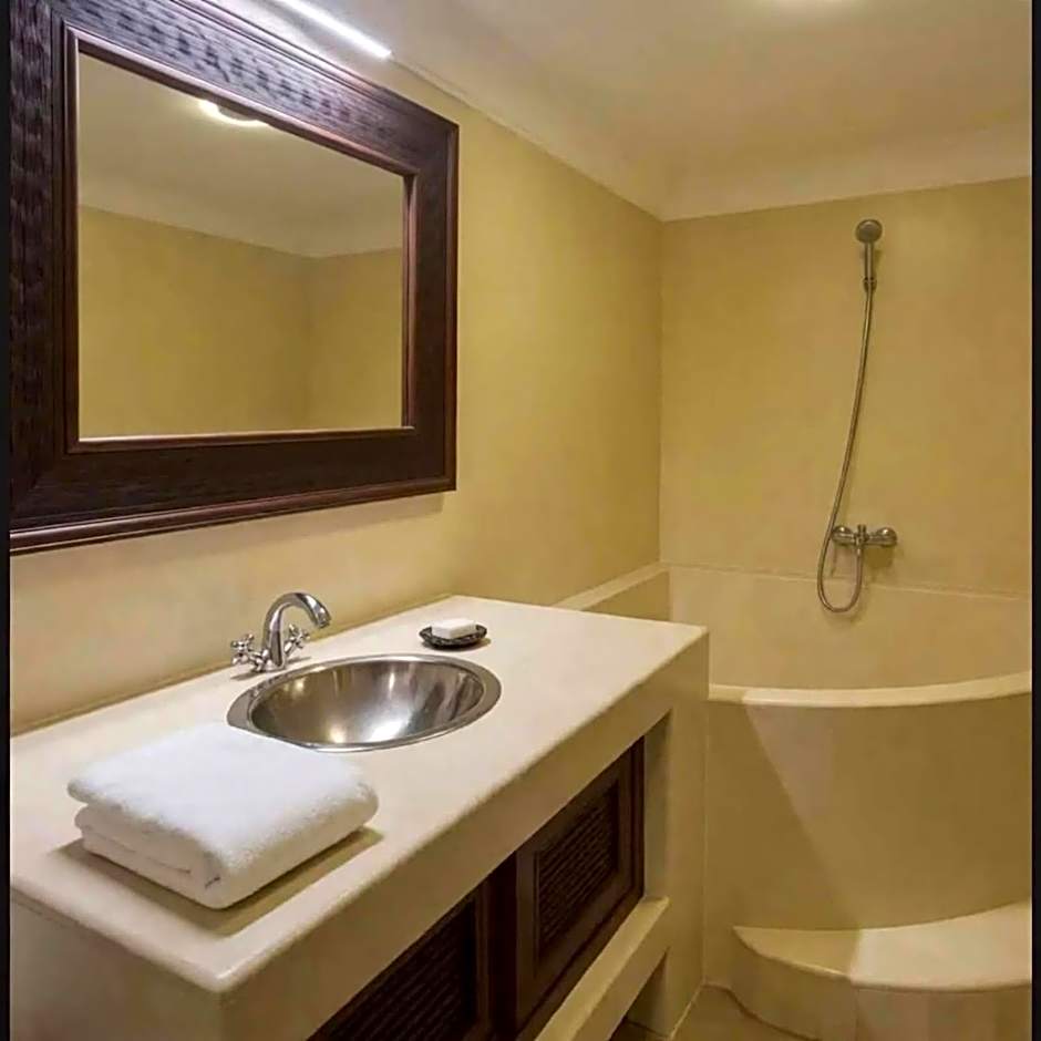 Riad ABBASSIA Marrakech Première - Authentic Medina Experience