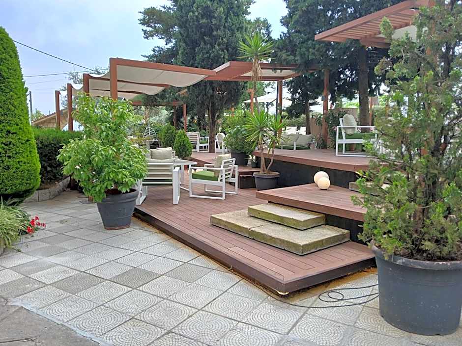 GARDEN HOTEL
