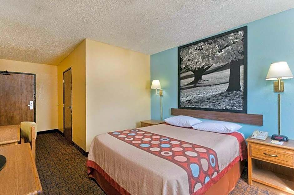 Super 8 by Wyndham Lexington Park/California Area