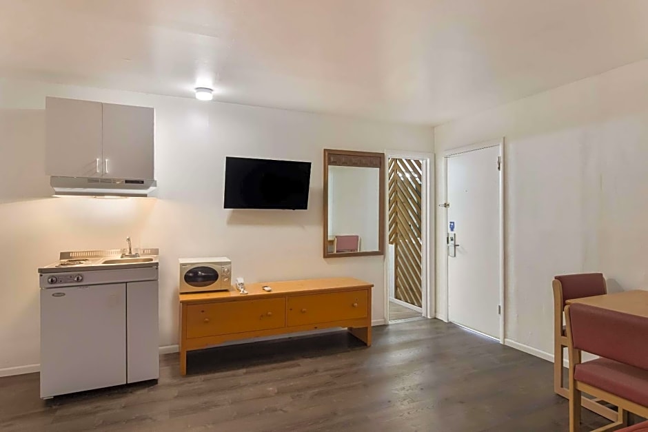 Rodeway Inn & Suites Sidney Historic Downtown I-80