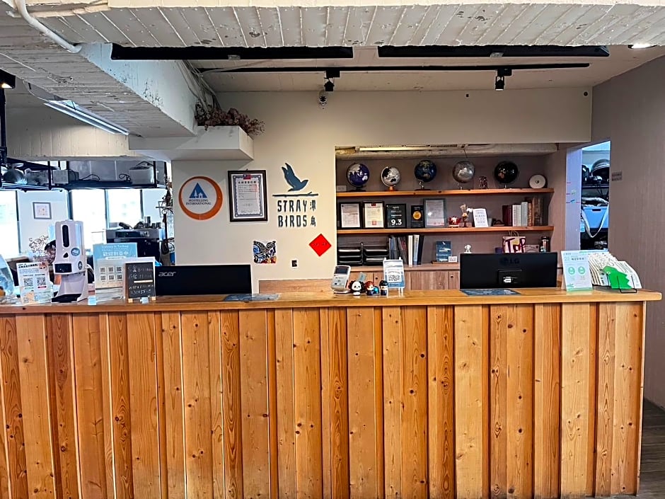 Stray Birds Taichung Hostel