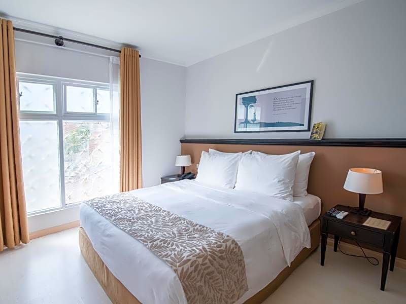 The Alcove Library Hotel