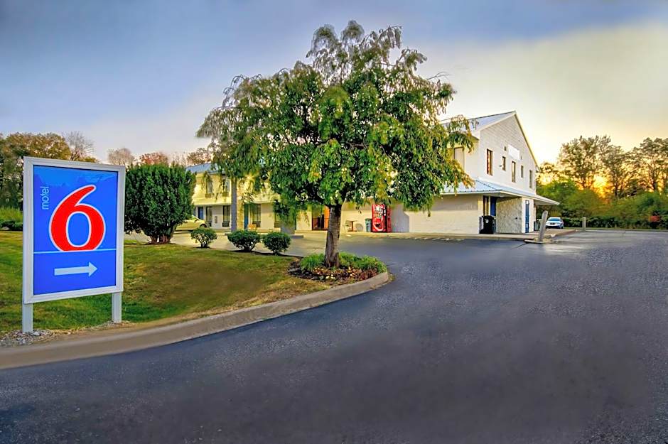 Motel 6 Jeffersonville, IN