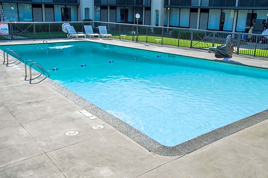 Days Inn by Wyndham Pittsburg KS