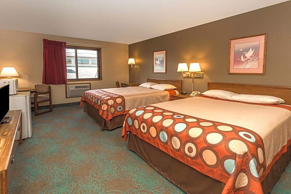 Super 8 by Wyndham Hartford WI