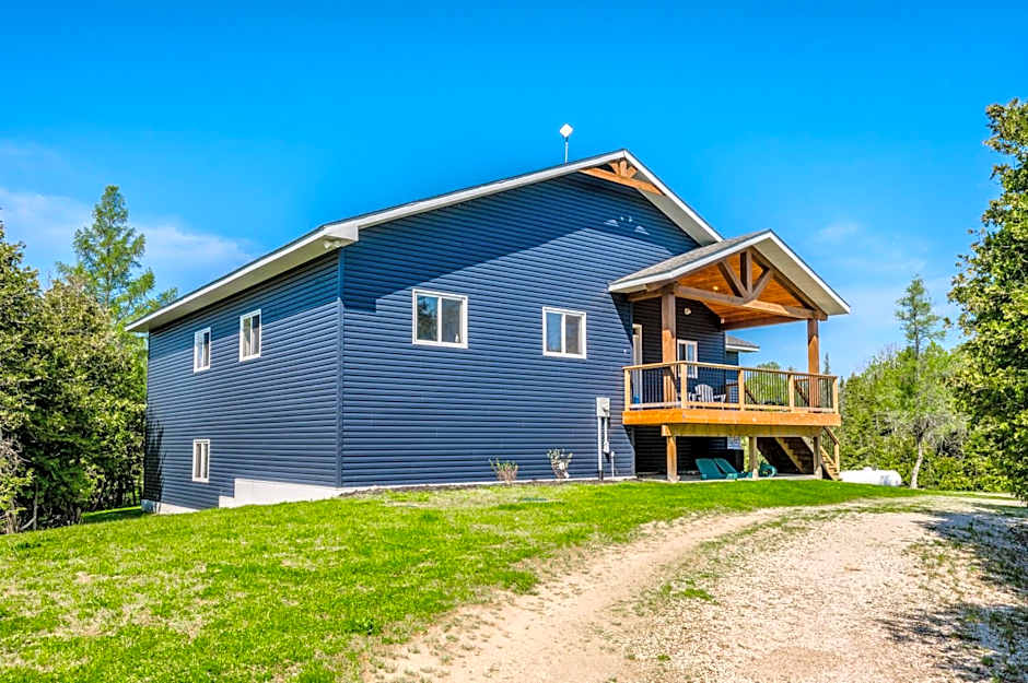 Luxury Lakefront Escape w Games Room