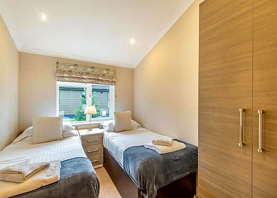 Woodhall Country Park Lodges