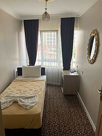 Budget Single Room with Shared Bathroom