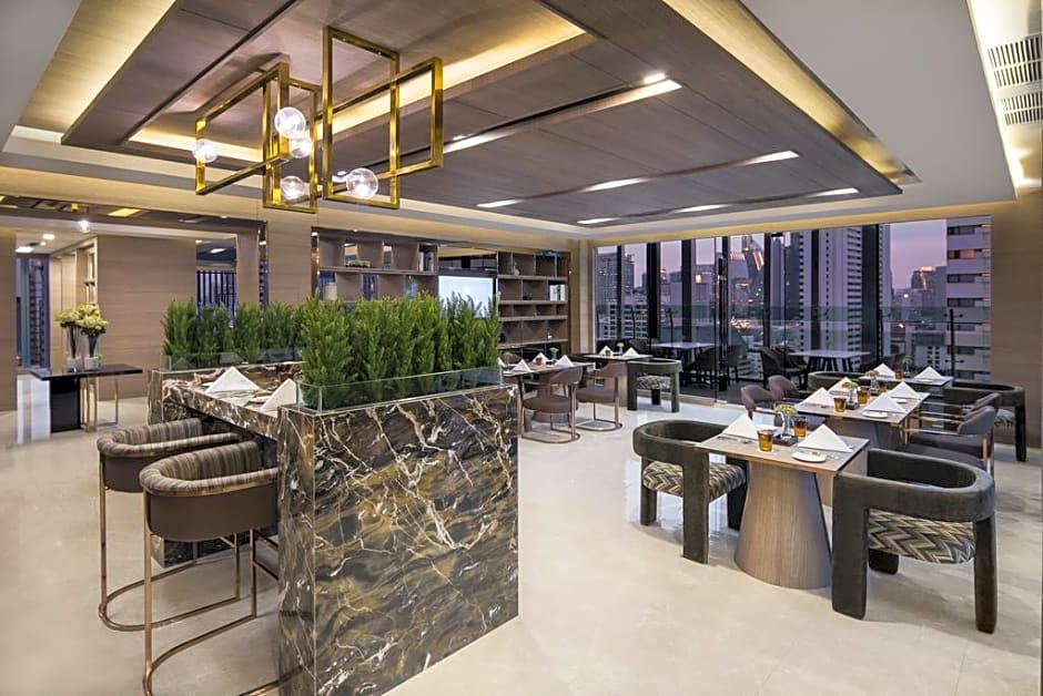 Solitaire Bangkok Sukhumvit 11