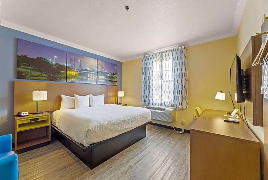 Days Inn & Suites by Wyndham Ft. Worth DFW Airport South