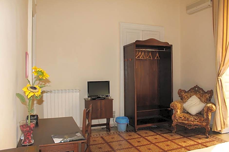 Aloi Rooms