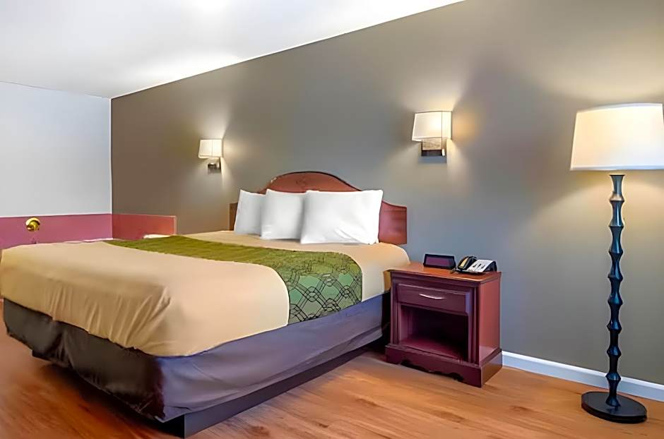 Econo Lodge Inn & Suites