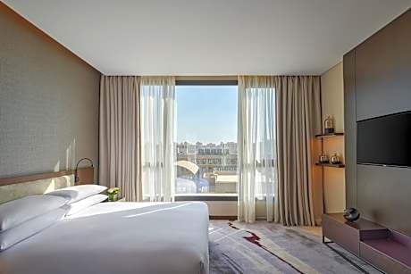 One-Bedroom Suite with Arkan Plaza View