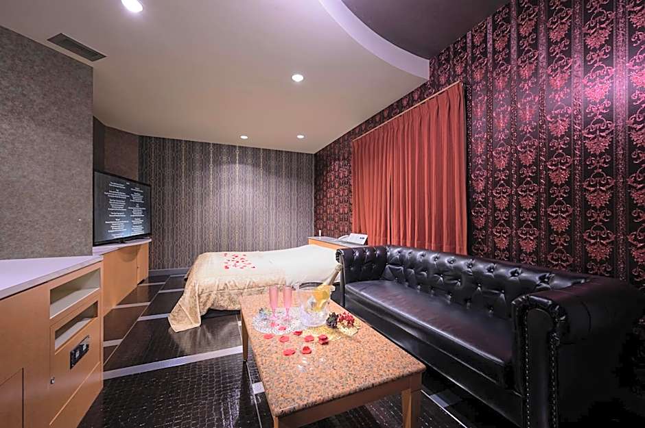 Happy Kiss (Adult Only)