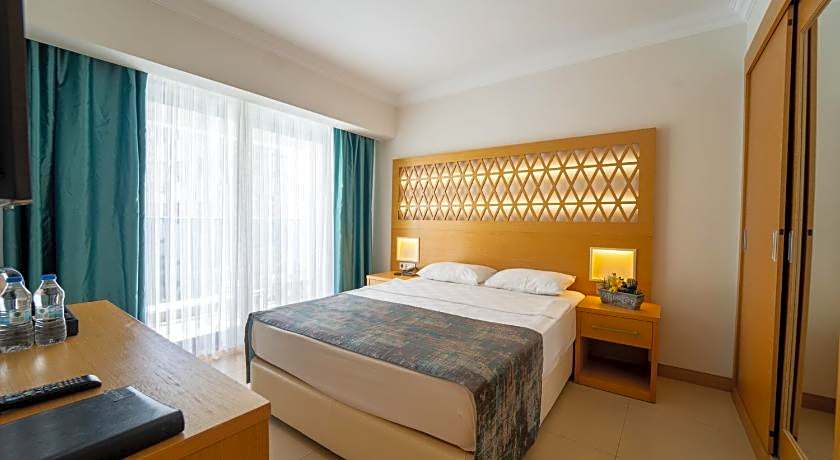 Aurasia Deluxe Hotel