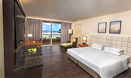 Deluxe King Room - Oceanfront