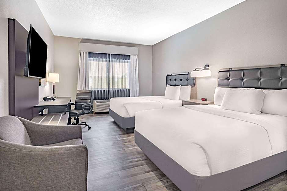 La Quinta Inn & Suites by Wyndham Evansville